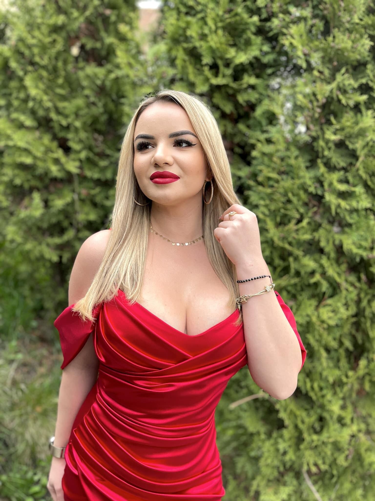Madalina est une salope roumaine