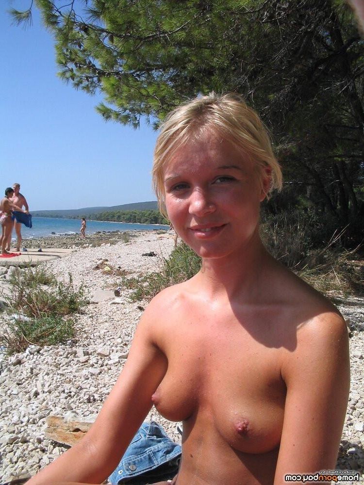 Ama sage petite amie blonde guillerette