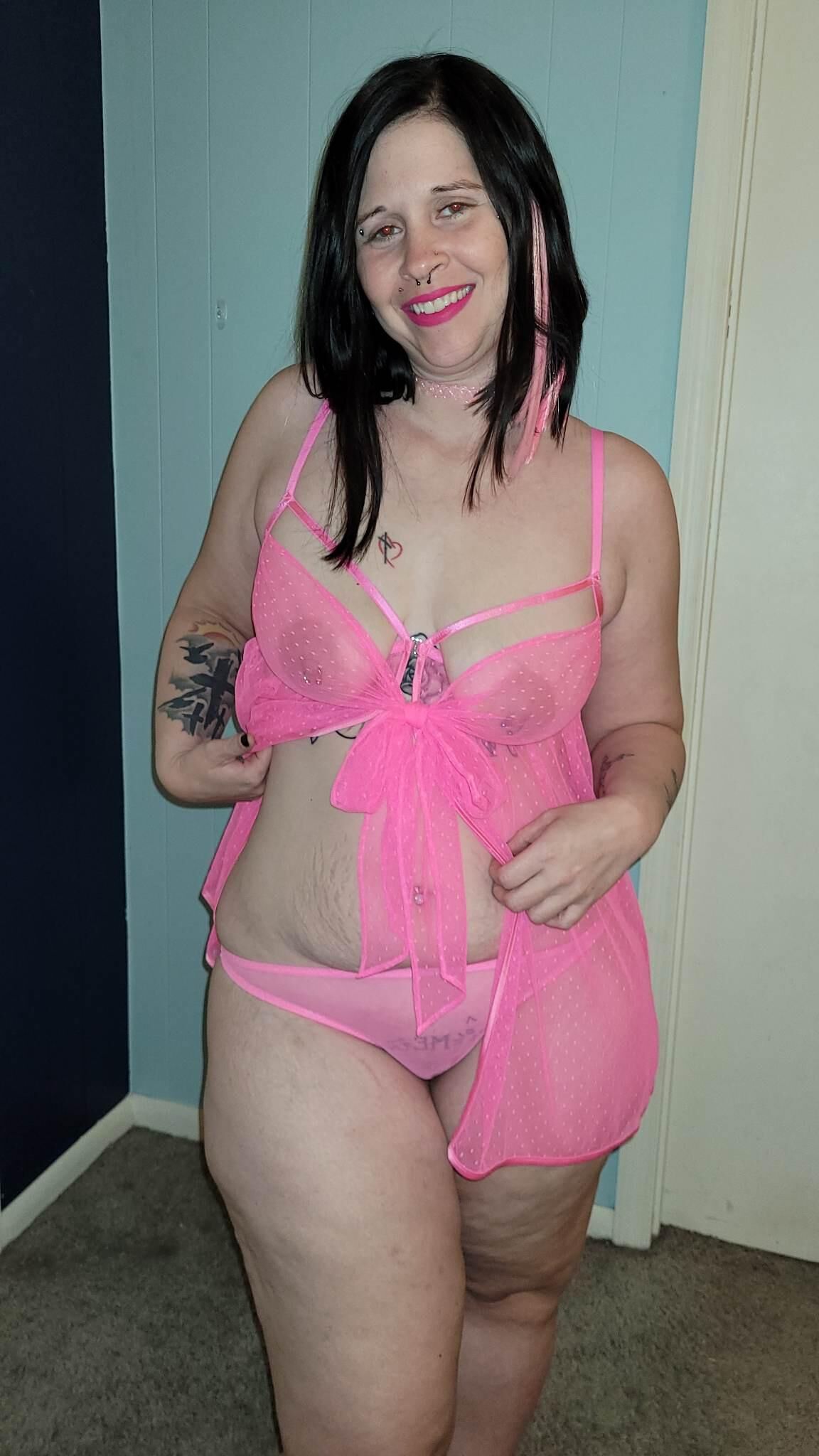 Épouse chloé dans voir la lingerie par pink