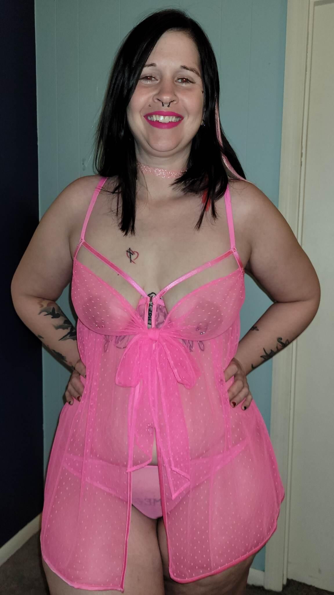 Épouse chloé dans voir la lingerie par pink