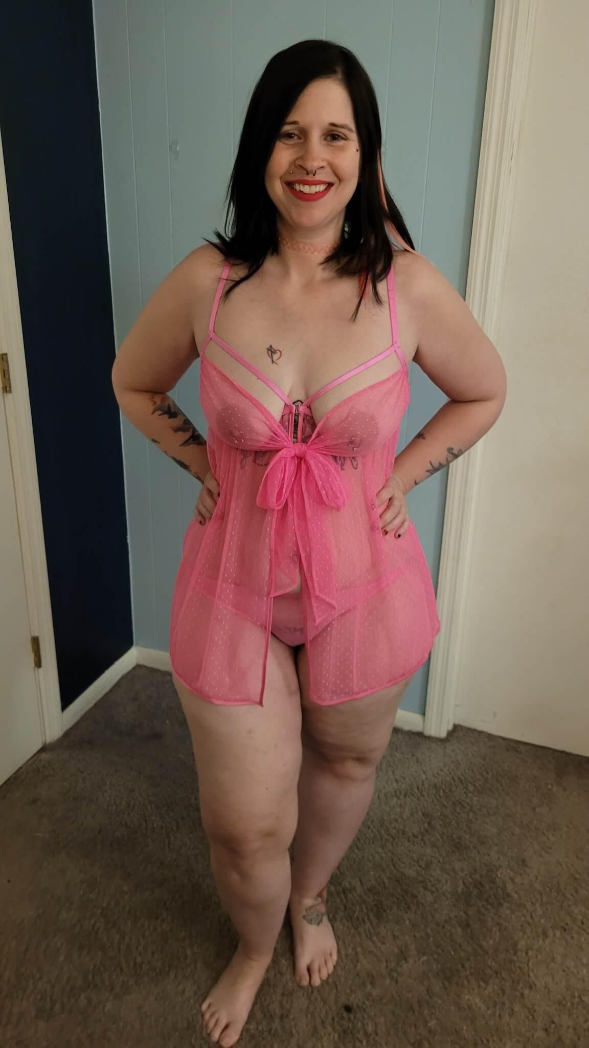 Épouse chloé dans voir la lingerie par pink
