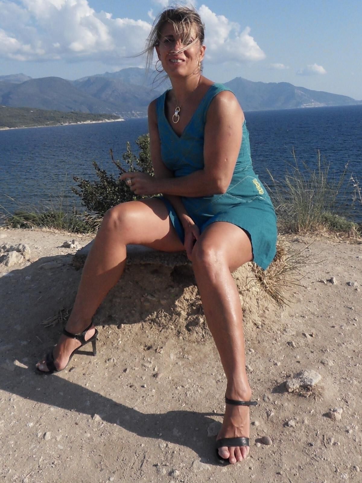 Lisa se Promene sans cullotte en corse
