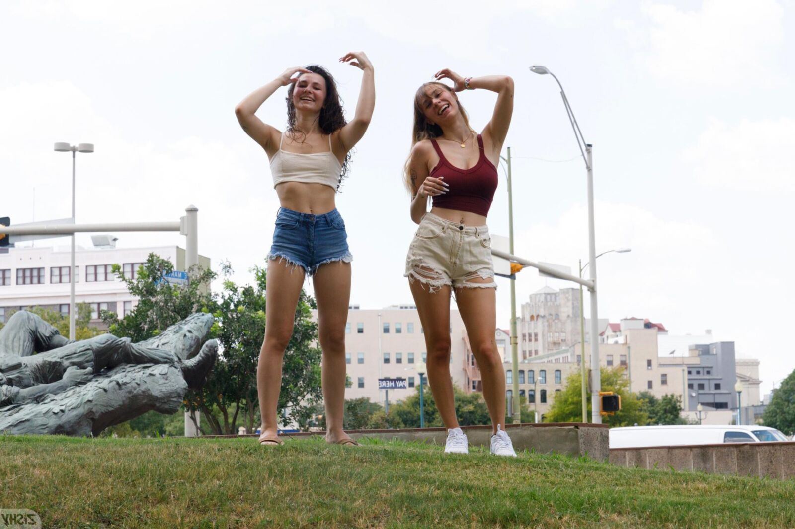  angel youngs and liz jordan x friends