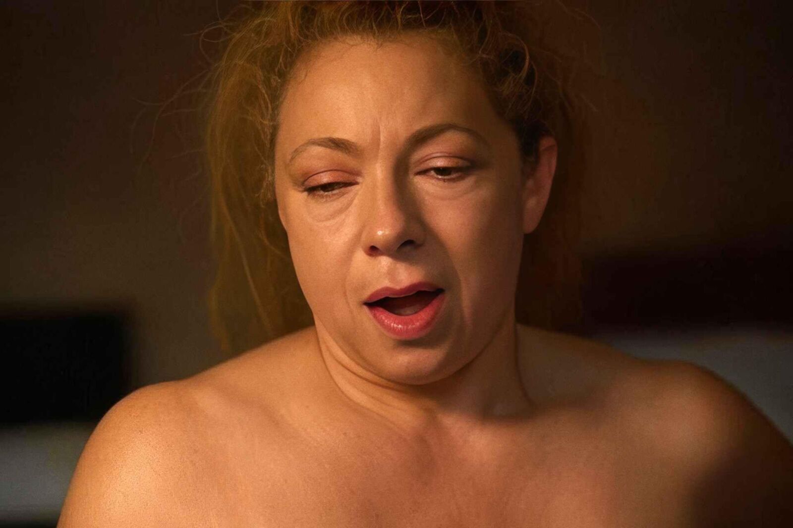 Alex Kingston hermosa agonía