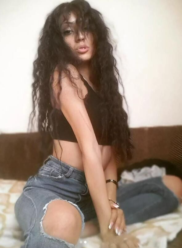 Serbian tight gypsy girl Maja tesna i uska cigancica