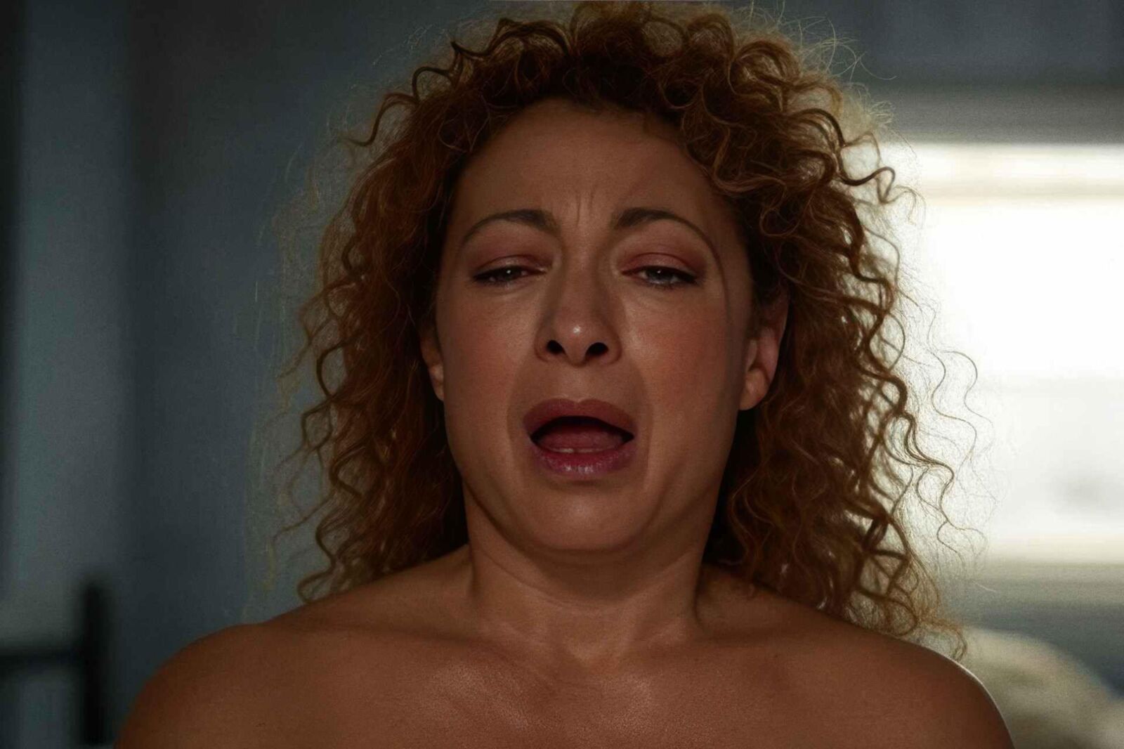 Alex Kingston hermosa agonía