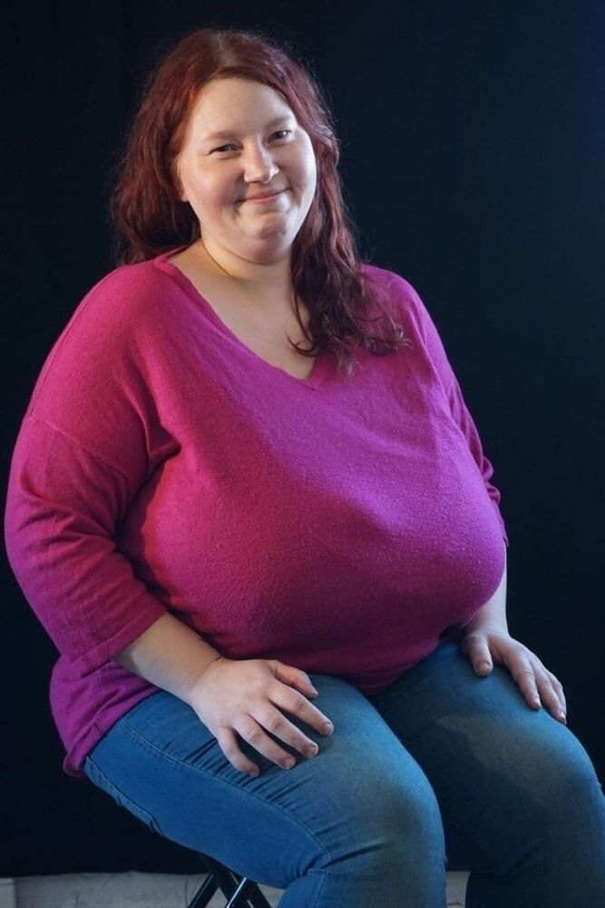 Sweatermeat Stars: ladies with shy tits!