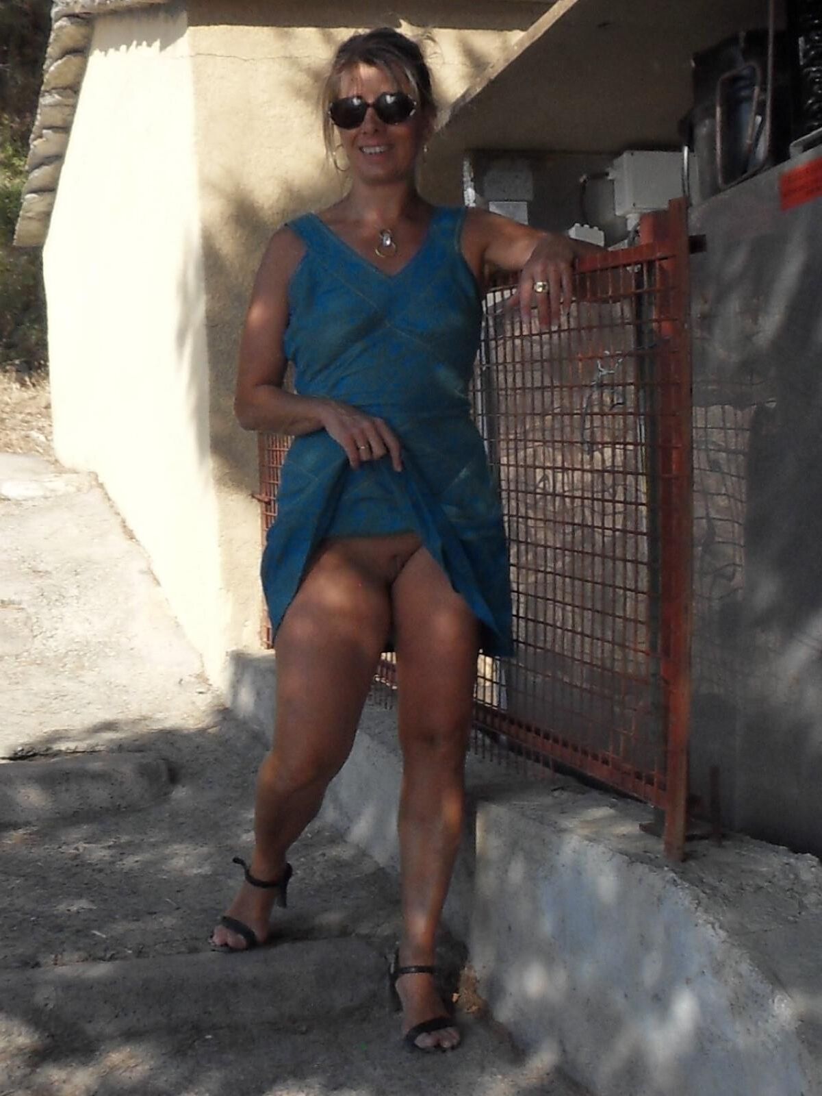 Lisa se Promene sans cullotte en corse