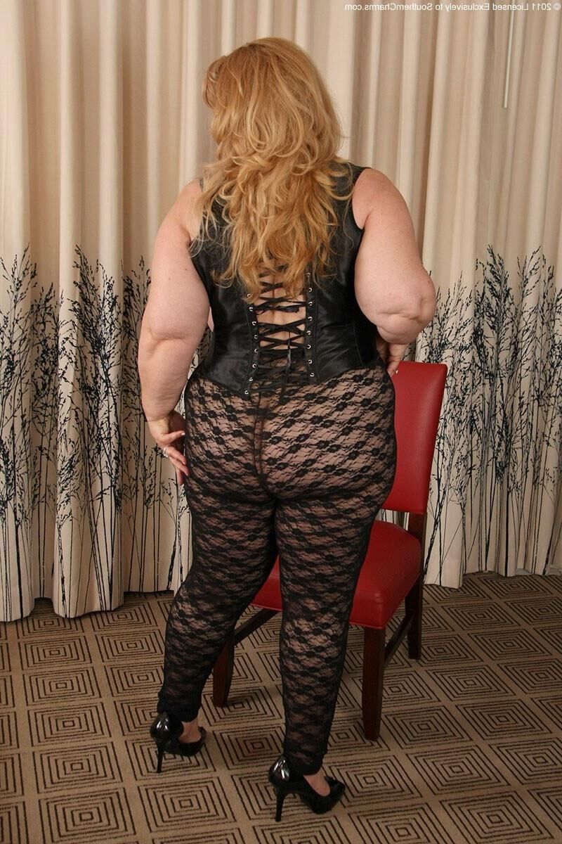 CurvySharon