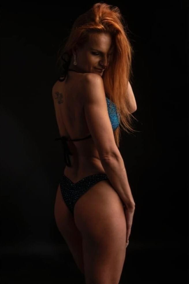 Iva Pazderkova ()