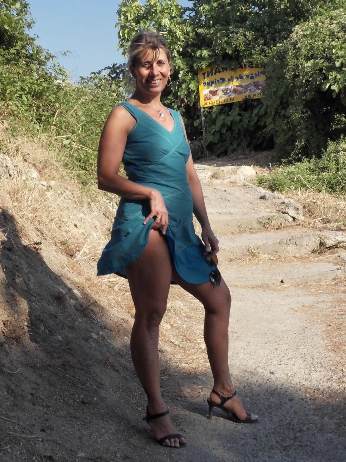 Lisa se Promene sans cullotte en corse