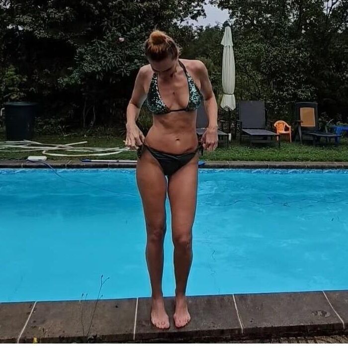 Iva Pazderkova ()