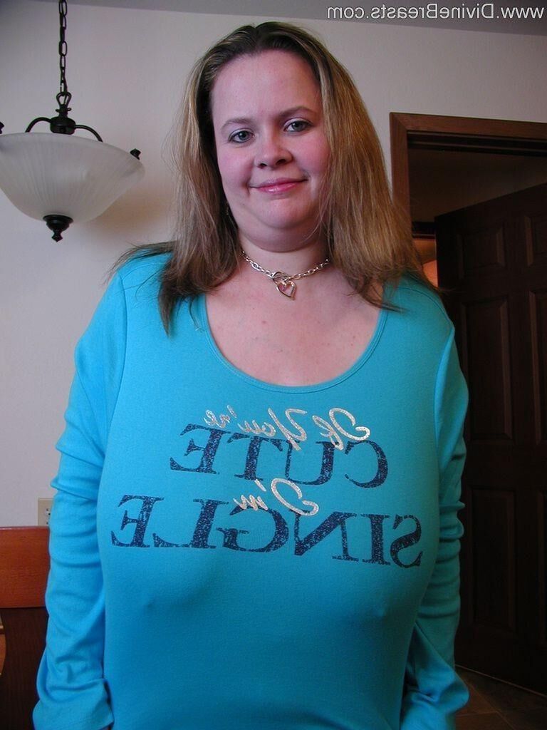 Sweatermeat Stars: ladies with shy tits!