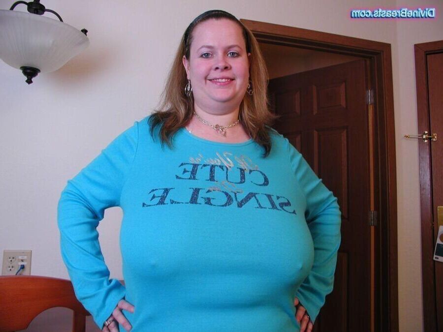 Sweatermeat Stars: ladies with shy tits!