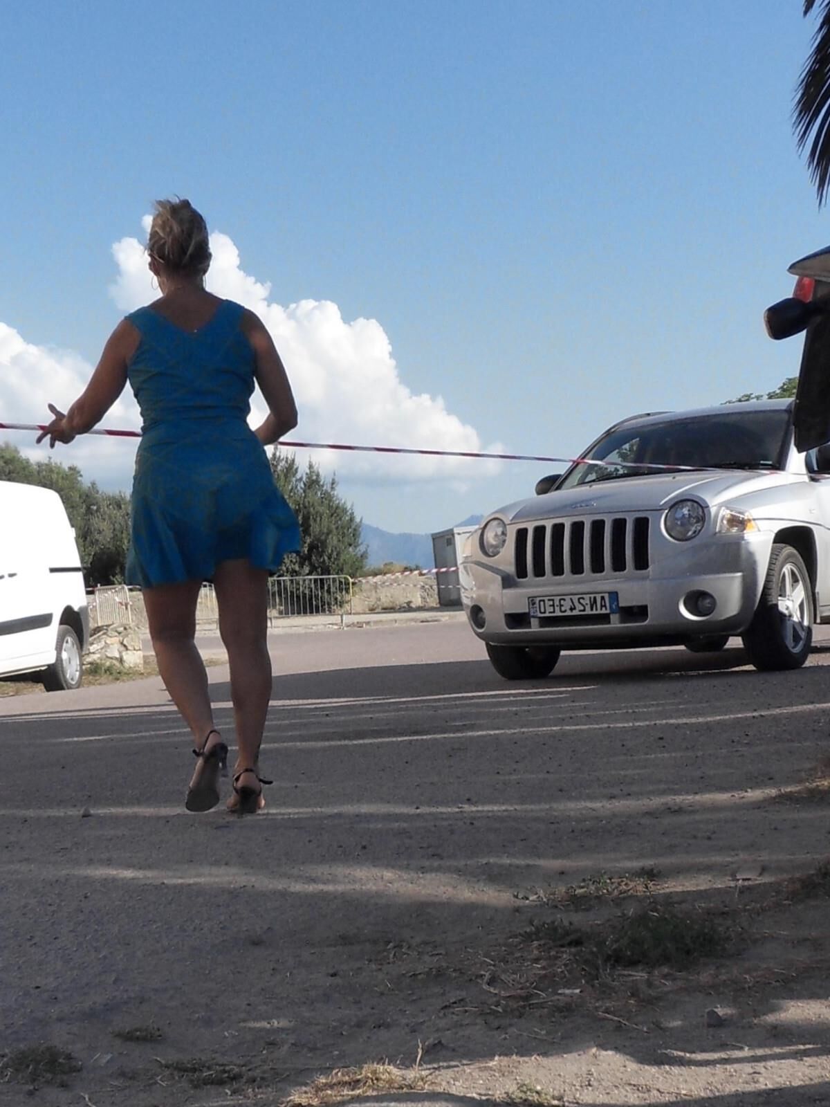 Lisa se Promene sans cullotte en corse
