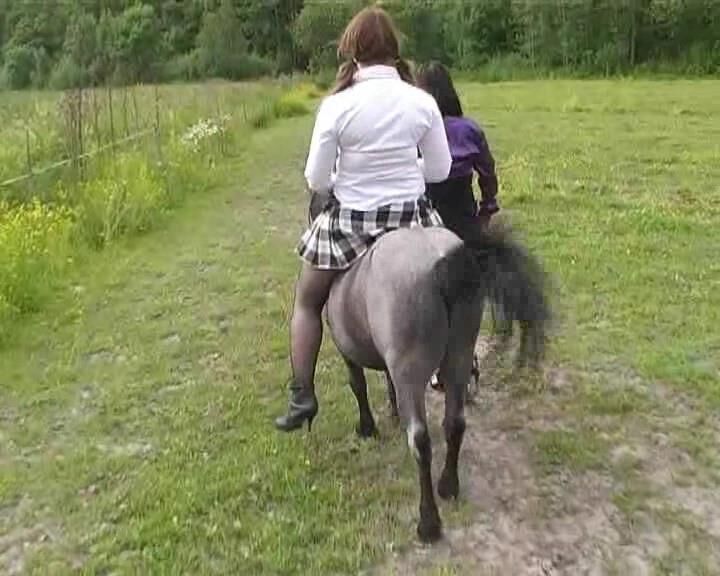 PONY RIDING 