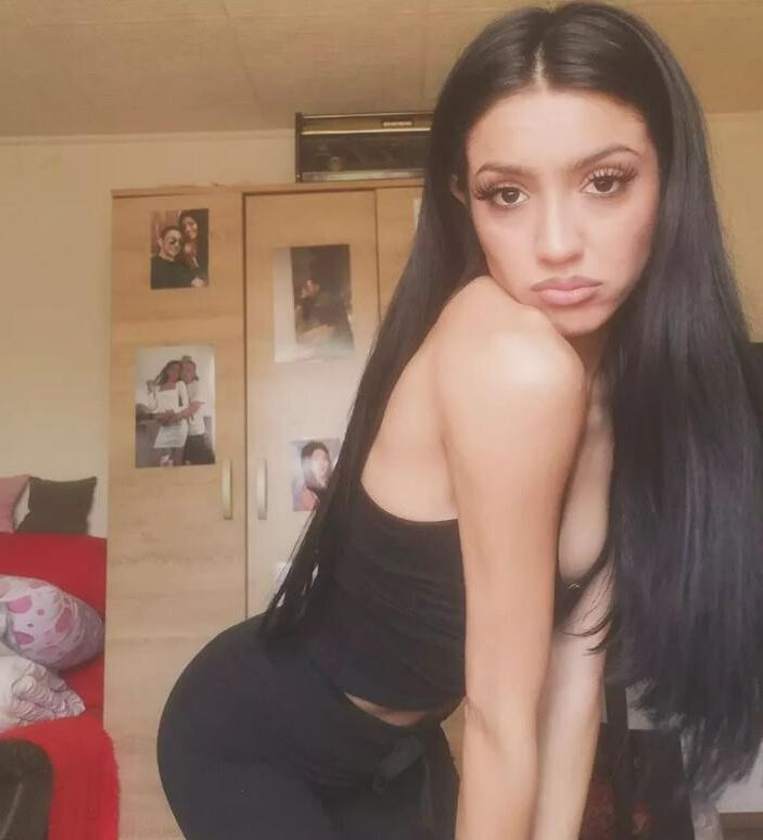 Serbian tight gypsy girl Maja tesna i uska cigancica