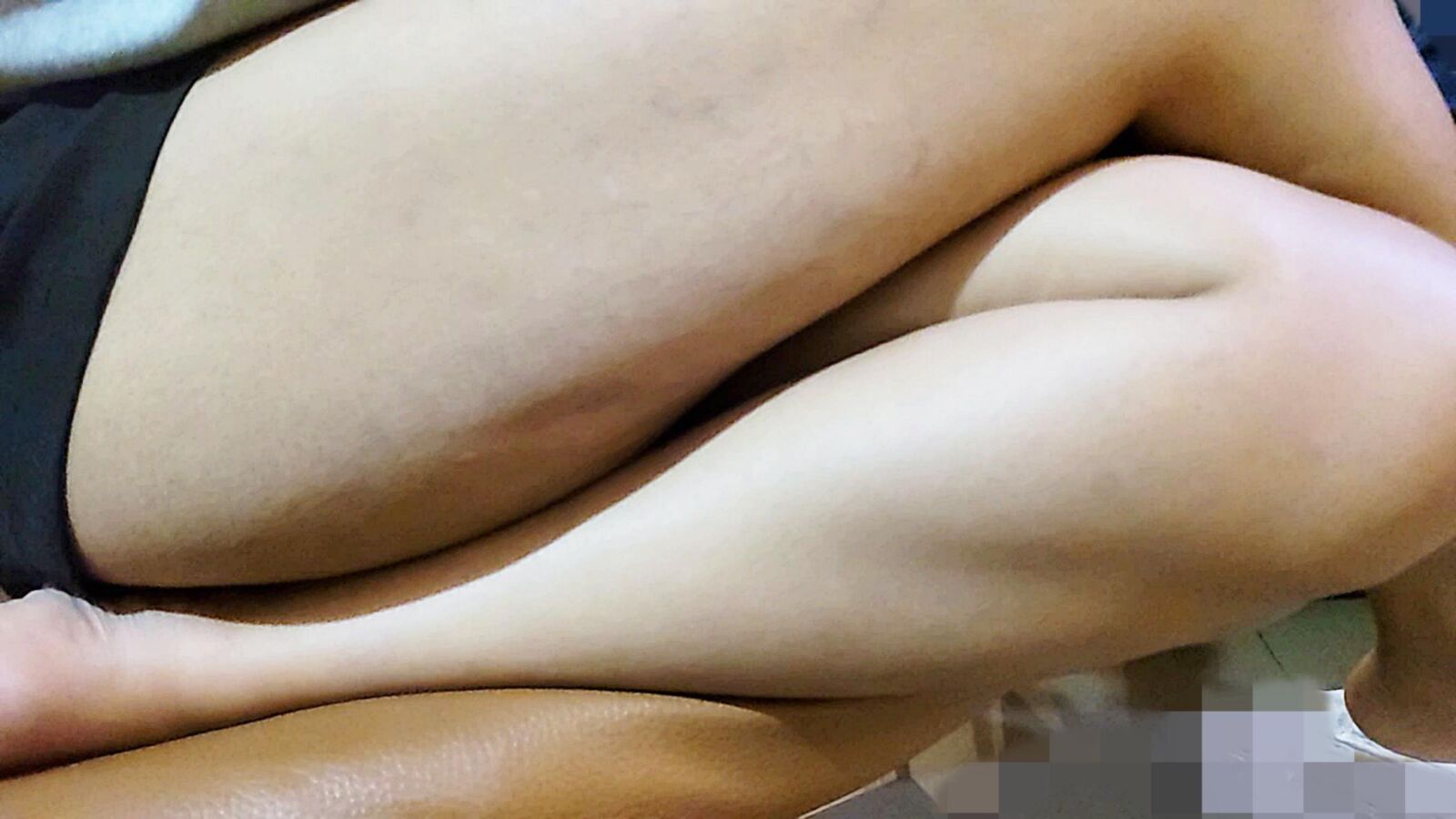 太い太ももの太いセクシーな足
