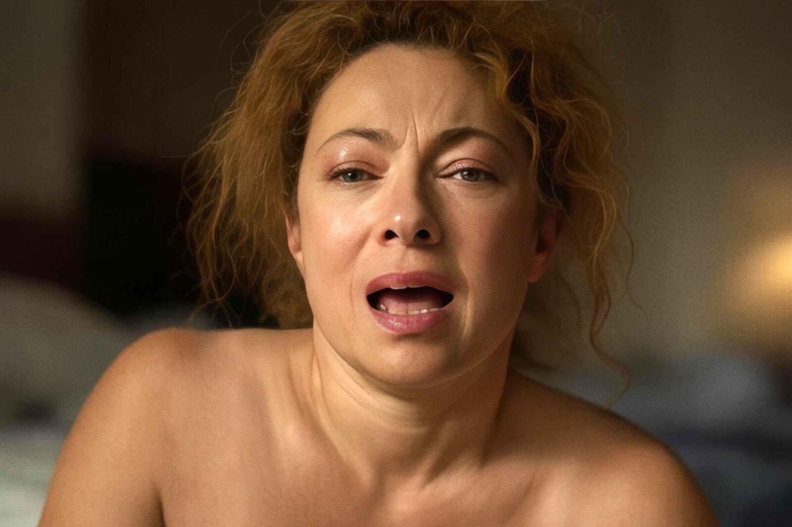 Alex Kingston hermosa agonía
