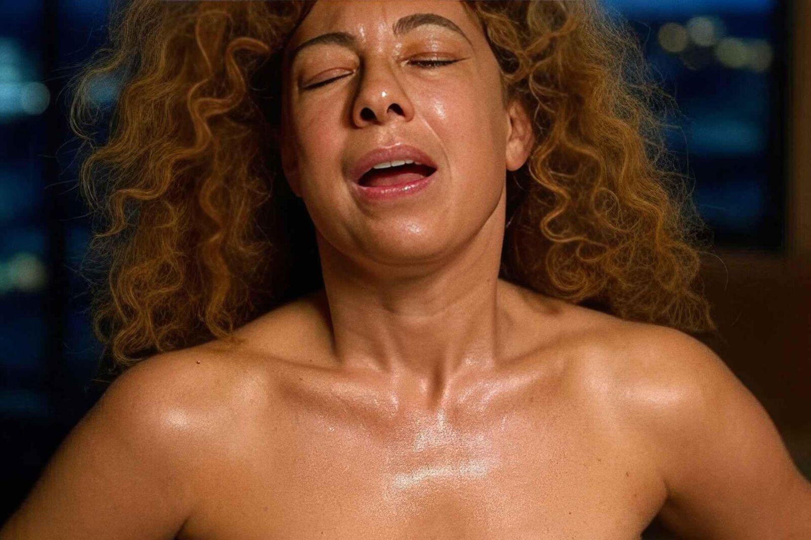 Alex Kingston hermosa agonía