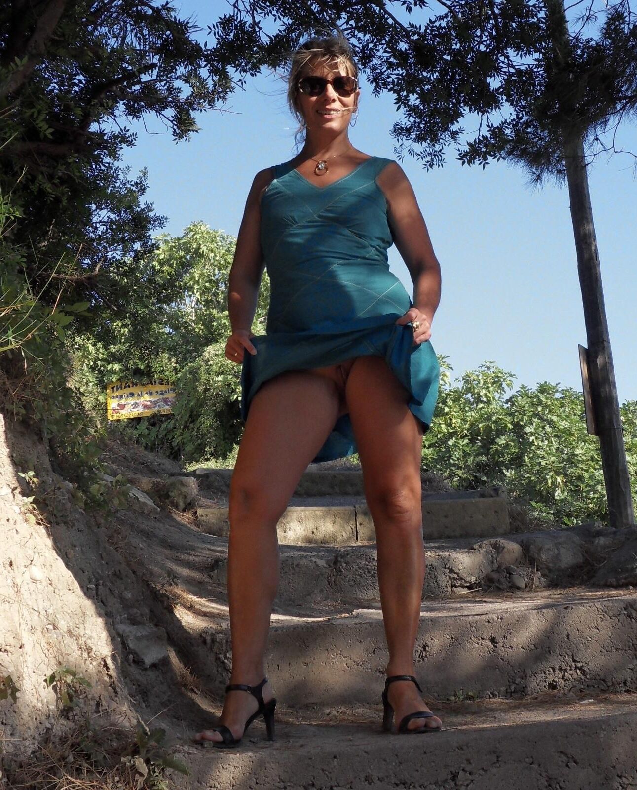 Lisa se Promene sans cullotte en corse