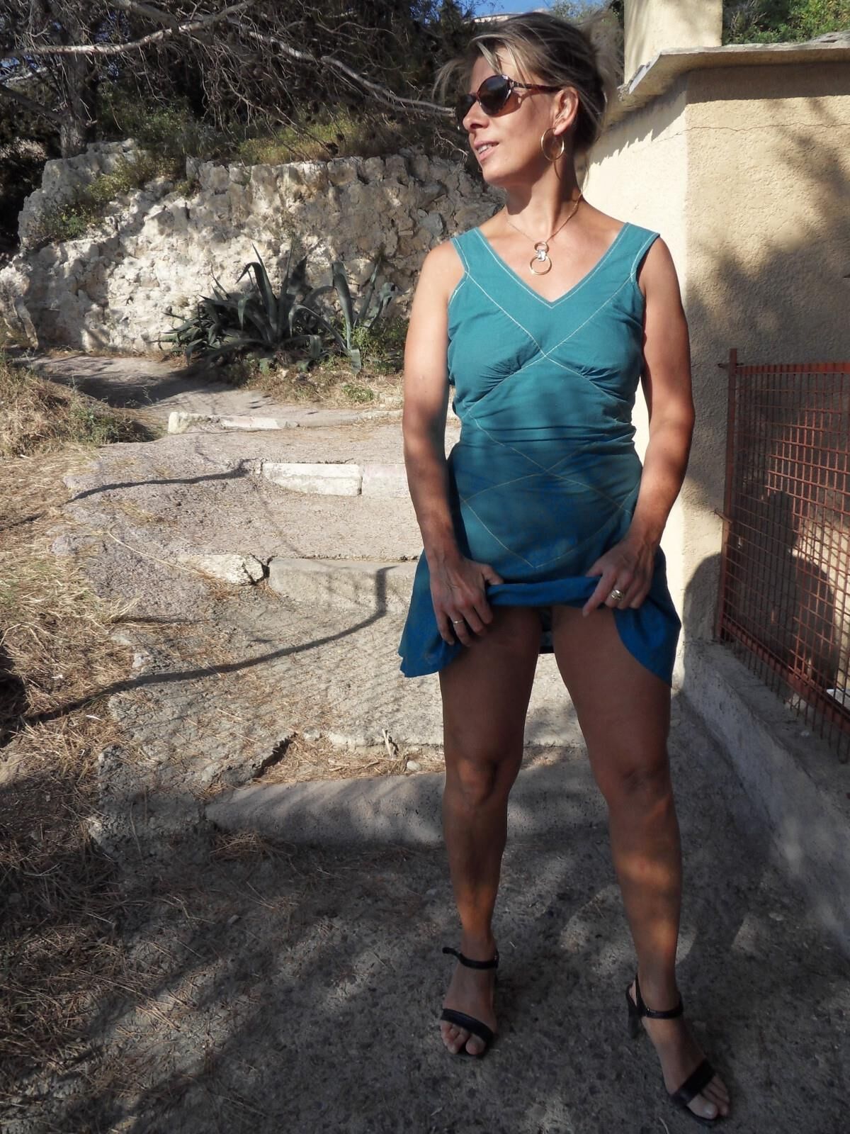 Lisa se Promene sans cullotte en corse