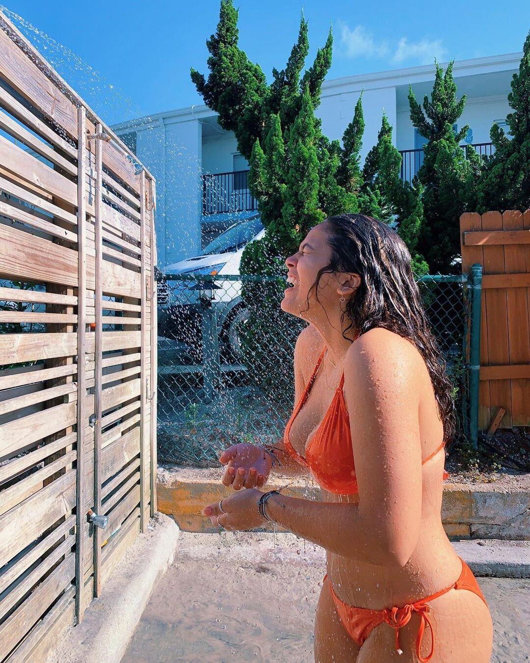 AMATEUR OUTDOOR SHOWER IN BIKINI 