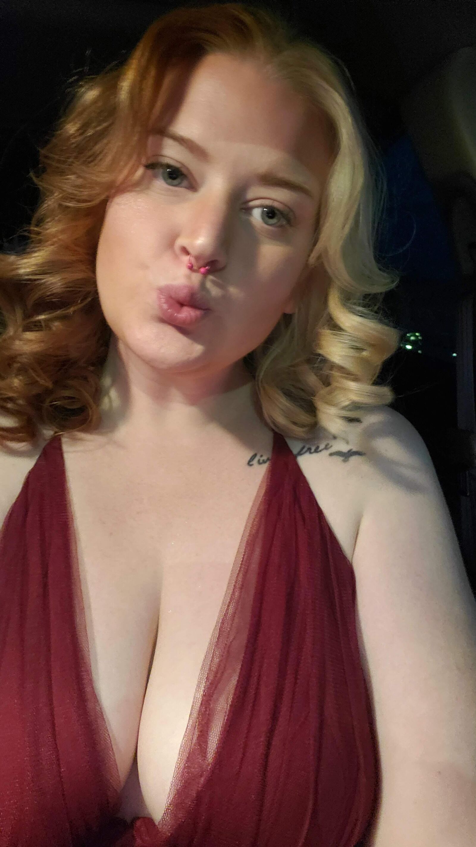 WebSlut Lauren expuso