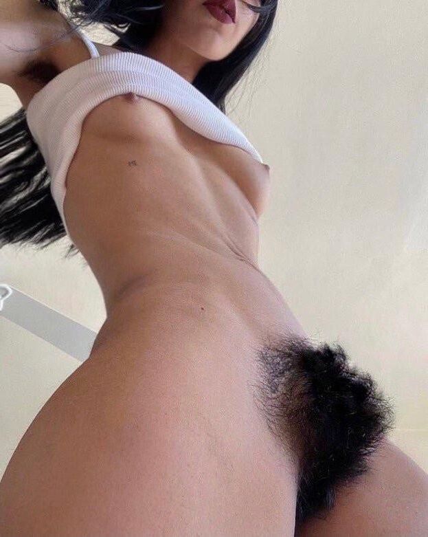 Coño latino peludo extremo