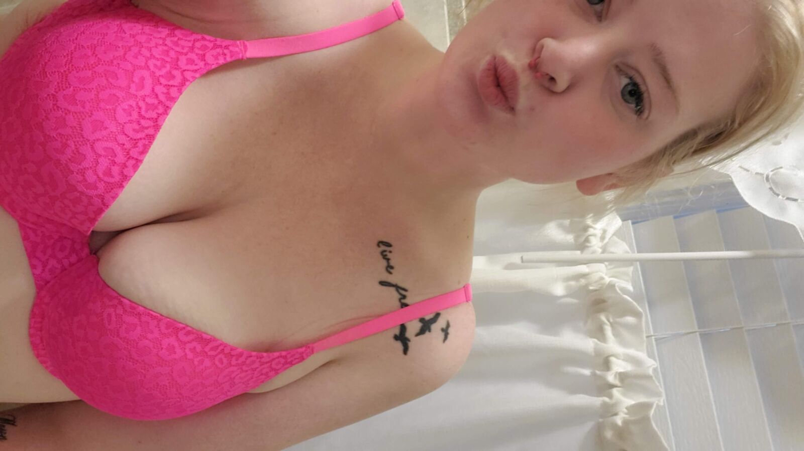 WebSlut Lauren expuso
