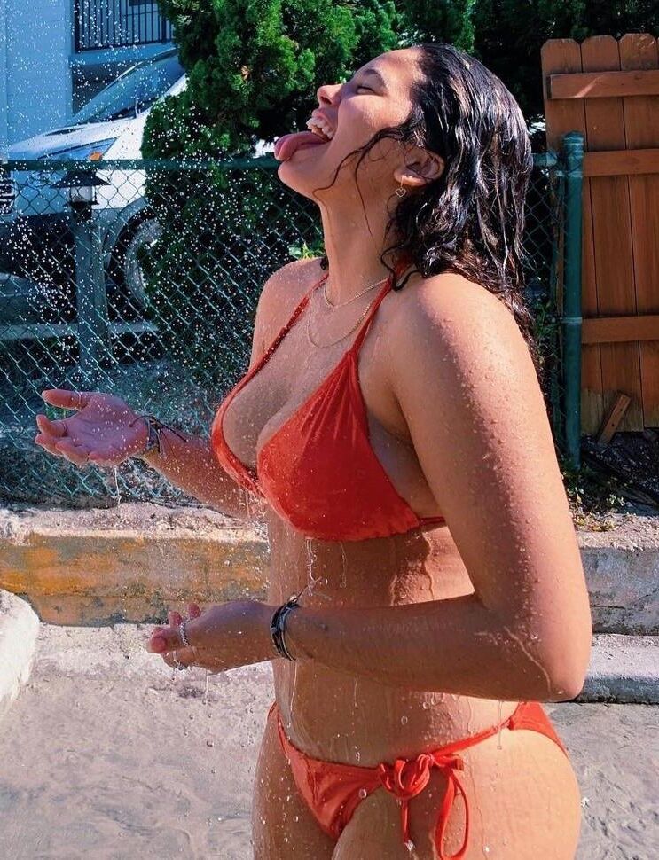 AMATEUR OUTDOOR SHOWER IN BIKINI 