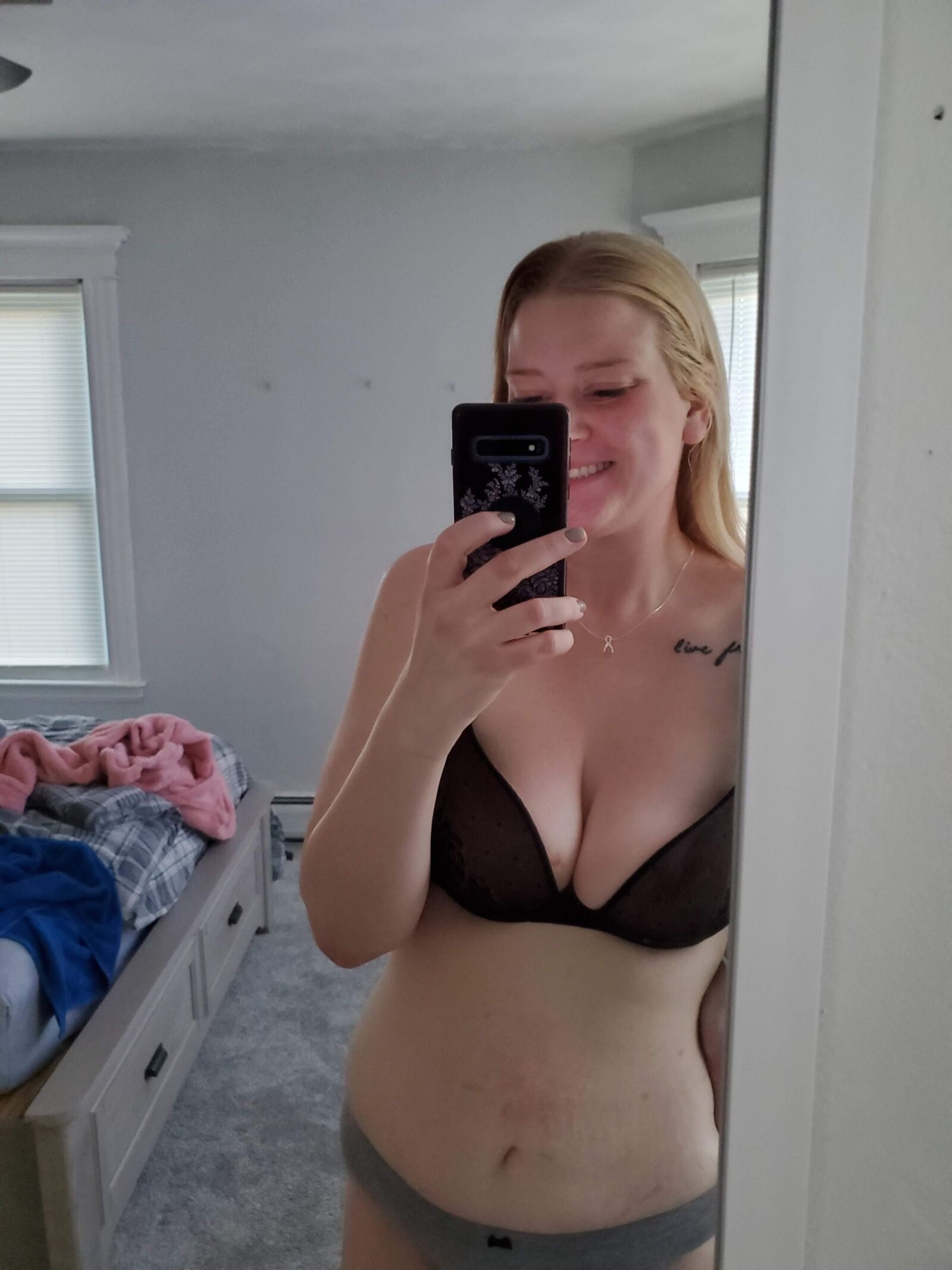 WebSlut Lauren expuso