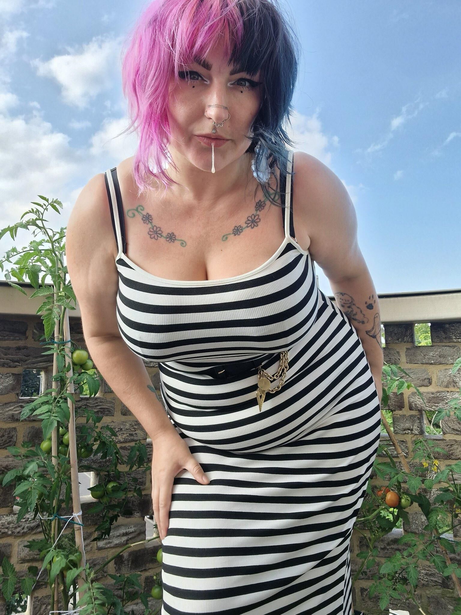 Kat Colorido Hair Boat Butt Big Tits Tattooed Sexy Artistic Milf