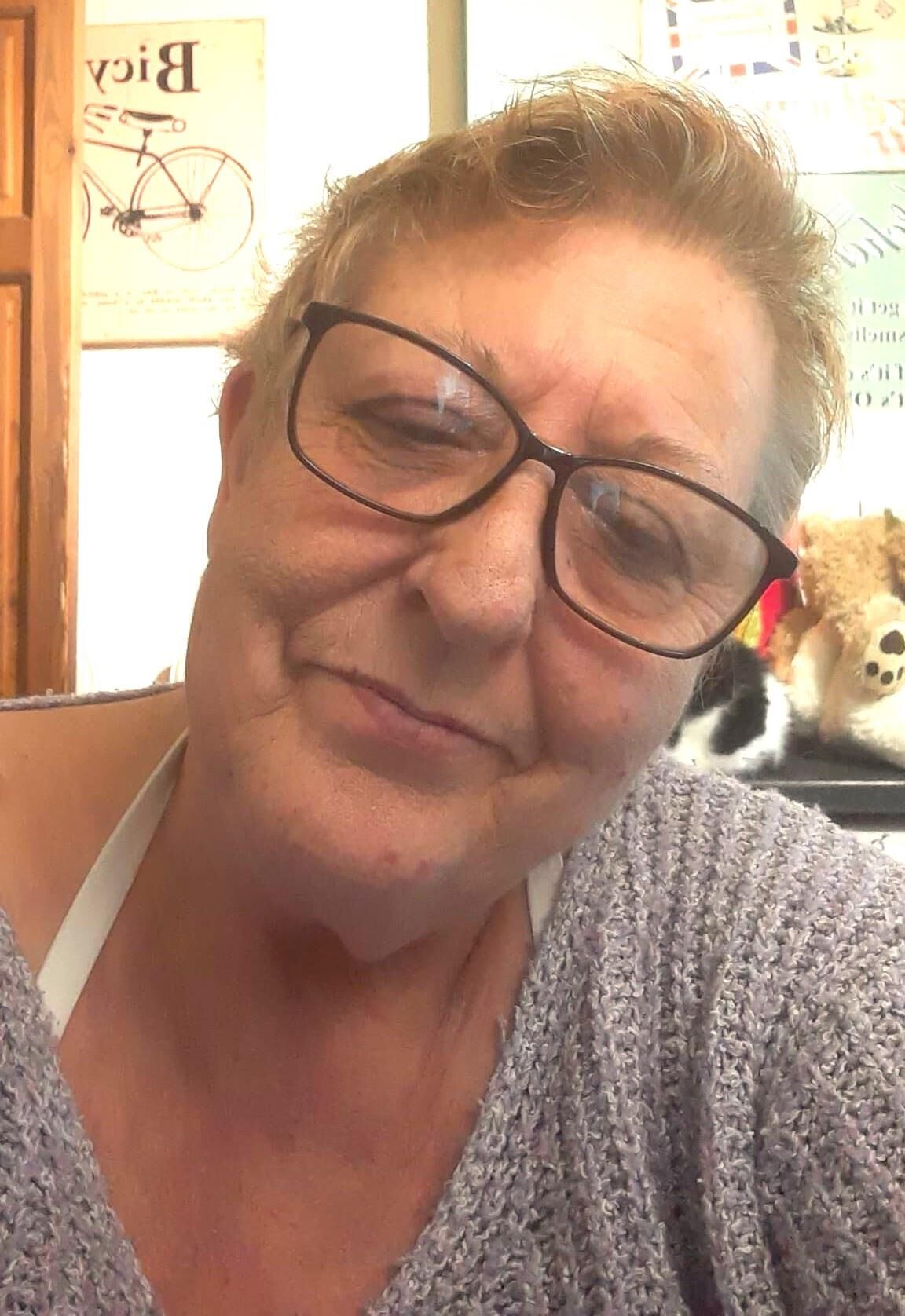Fat Fagots esposa abuela Debbie
