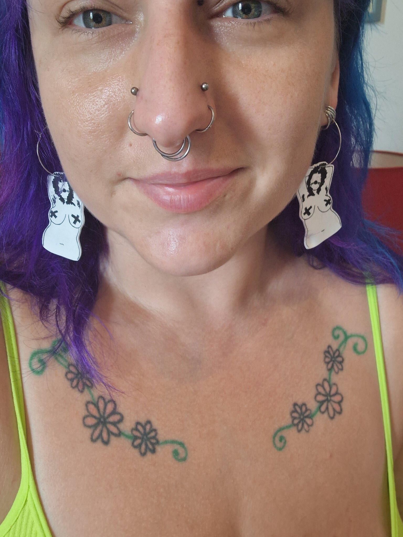 Kat Colorido Hair Boat Butt Big Tits Tattooed Sexy Artistic Milf