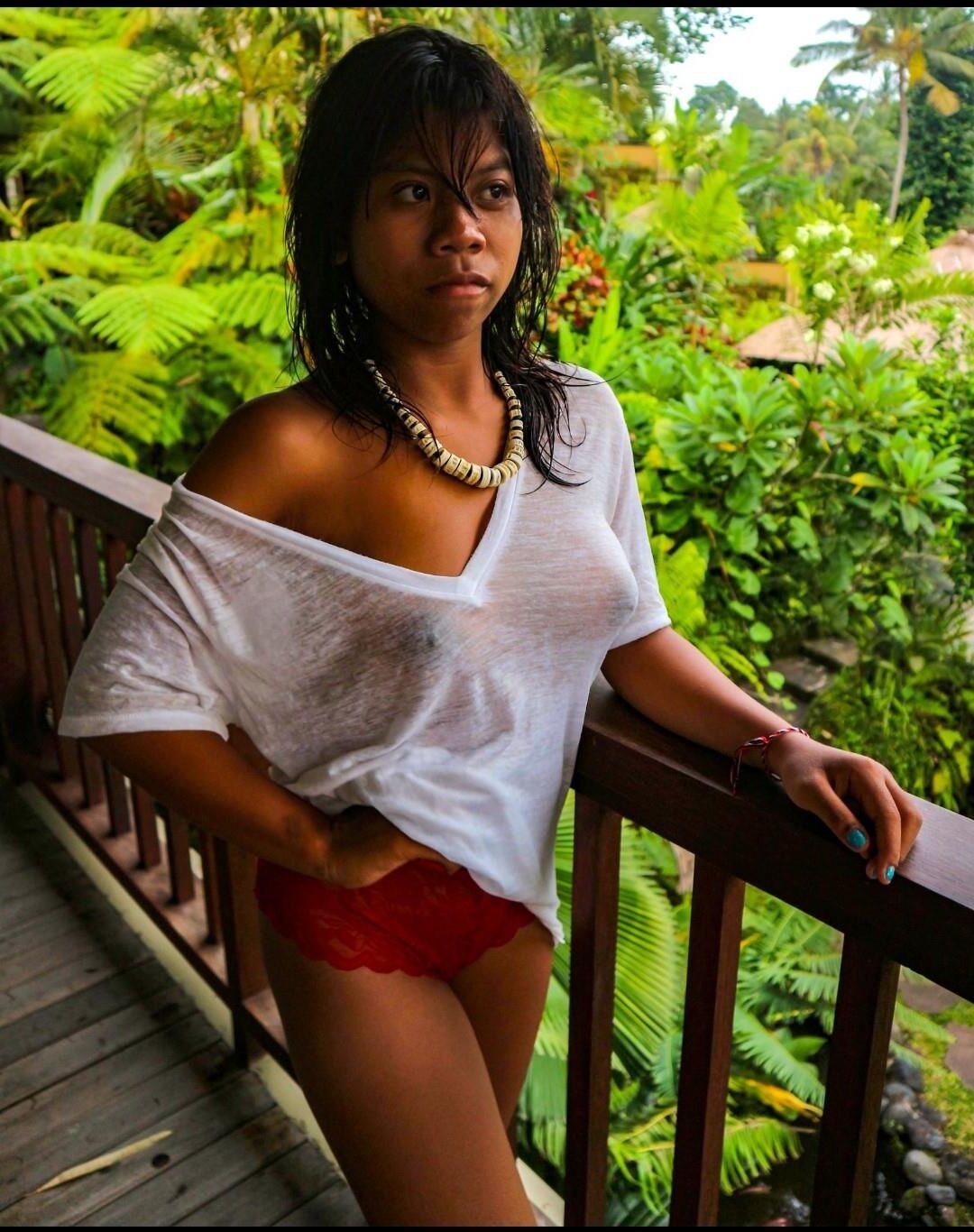 Deliciosa prostituta indonésia curvilínea