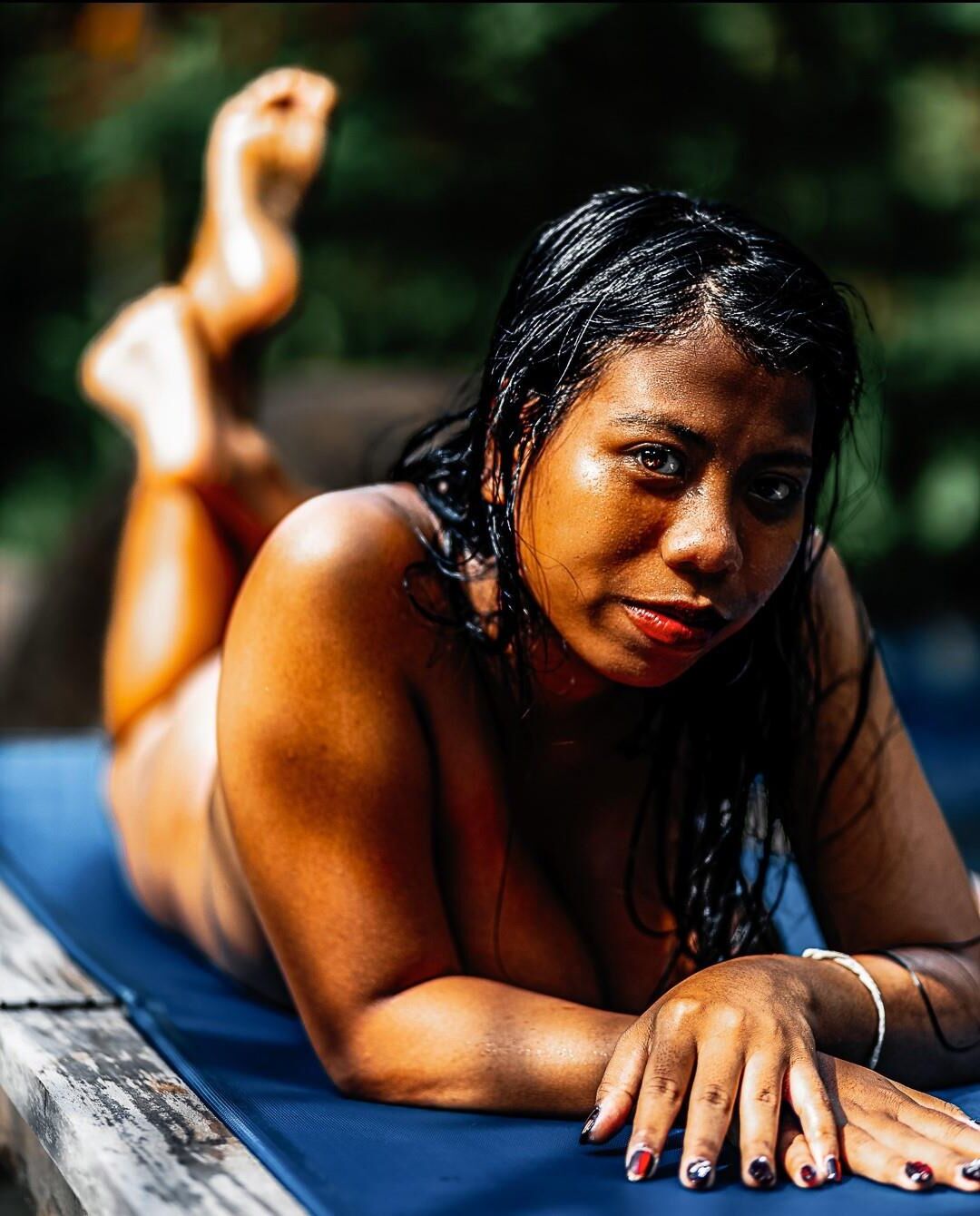 Deliciosa prostituta indonésia curvilínea