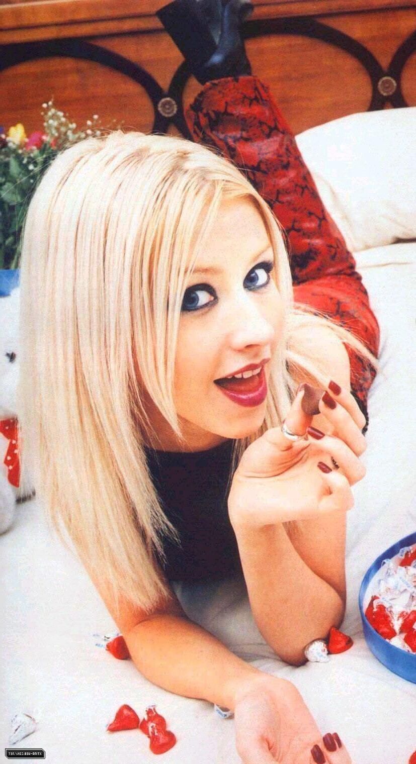 Christina Aguilera Hot FHM Photoshoot
