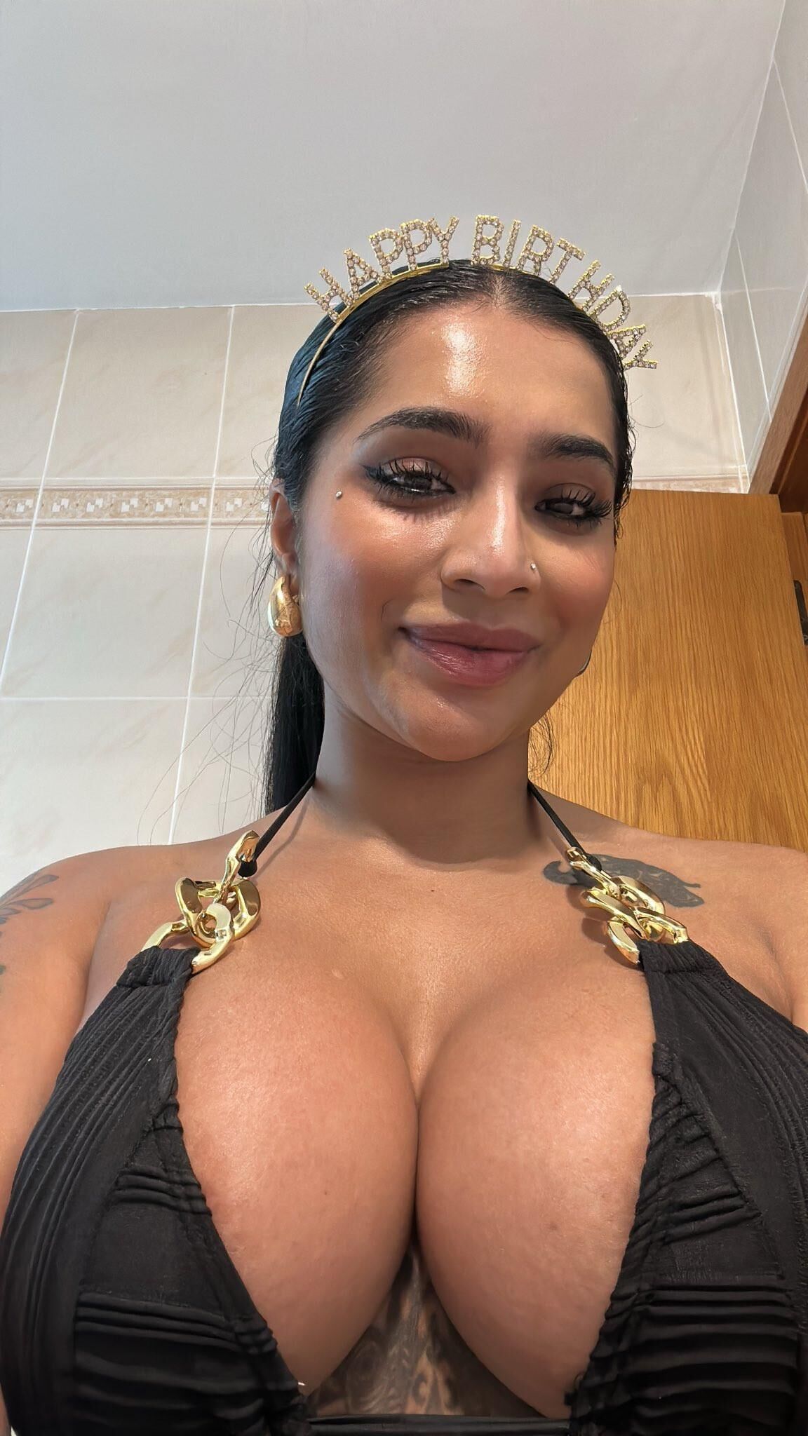 Yasmina Khan