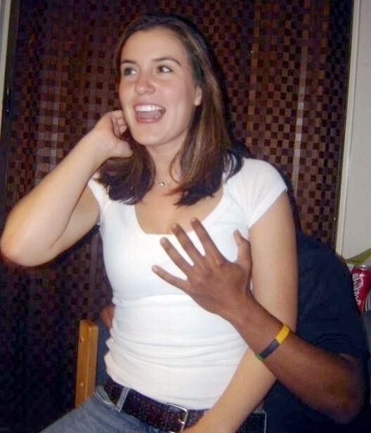 Las tetas de tus chicas ahora son de propiedad negra
