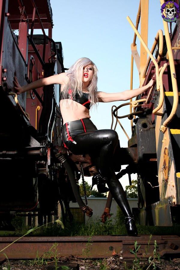Modelo de la bondage de la señorita Mosh