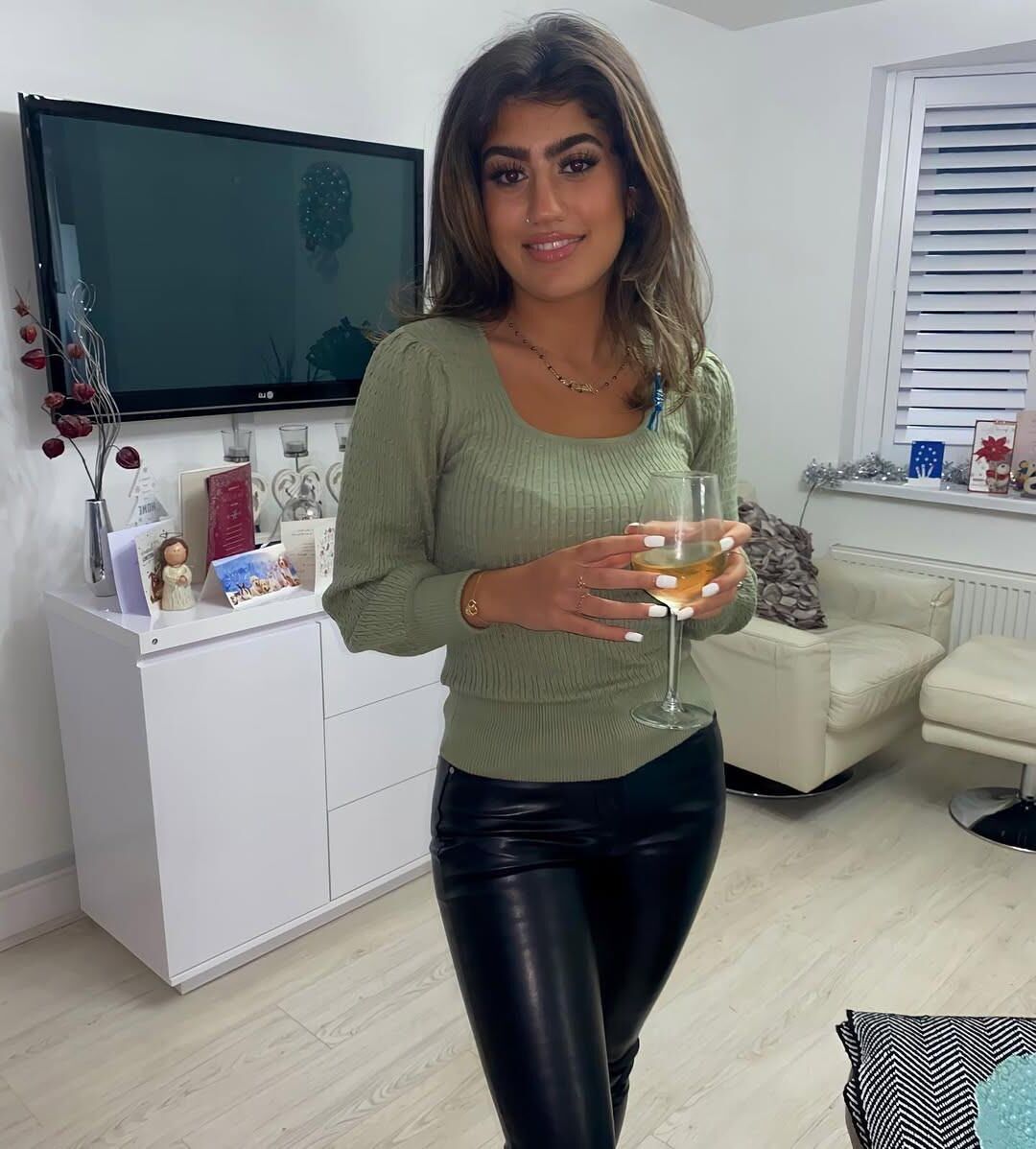 Slutty Tns in wet looks and leather outfits