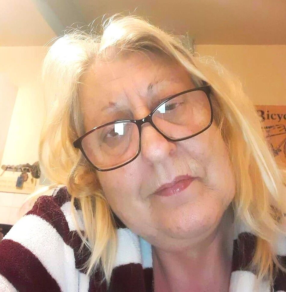Fat Fagots esposa abuela Debbie