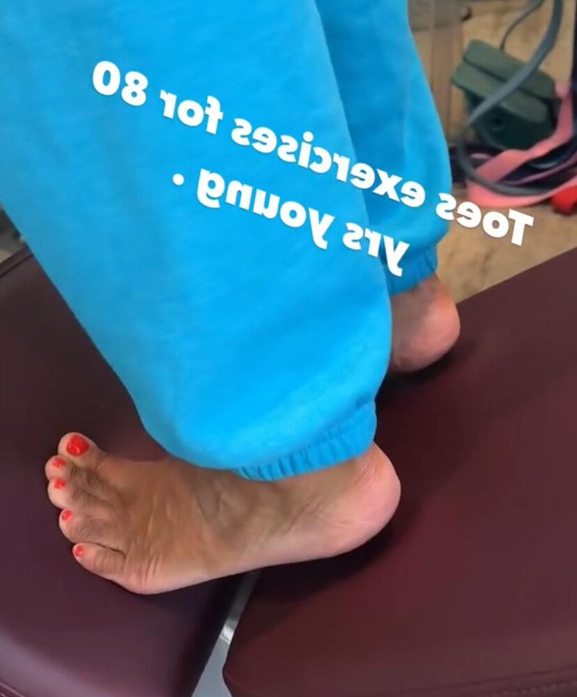 JAHRE ALTES FIT GILF und ihre hübschen Füße