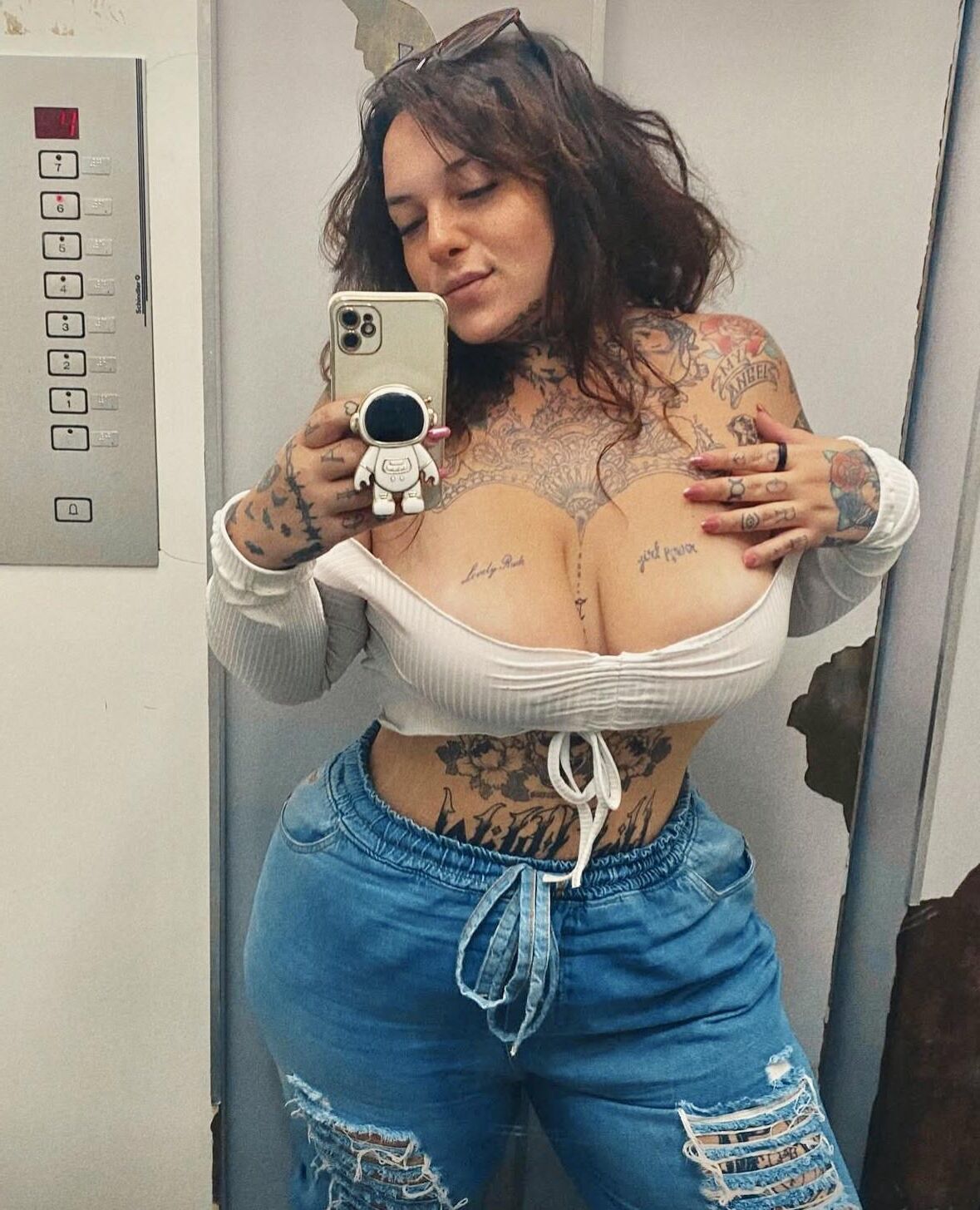 Lulu enorme culo tetas enormes belleza belleza bbw niña tiros mixtos
