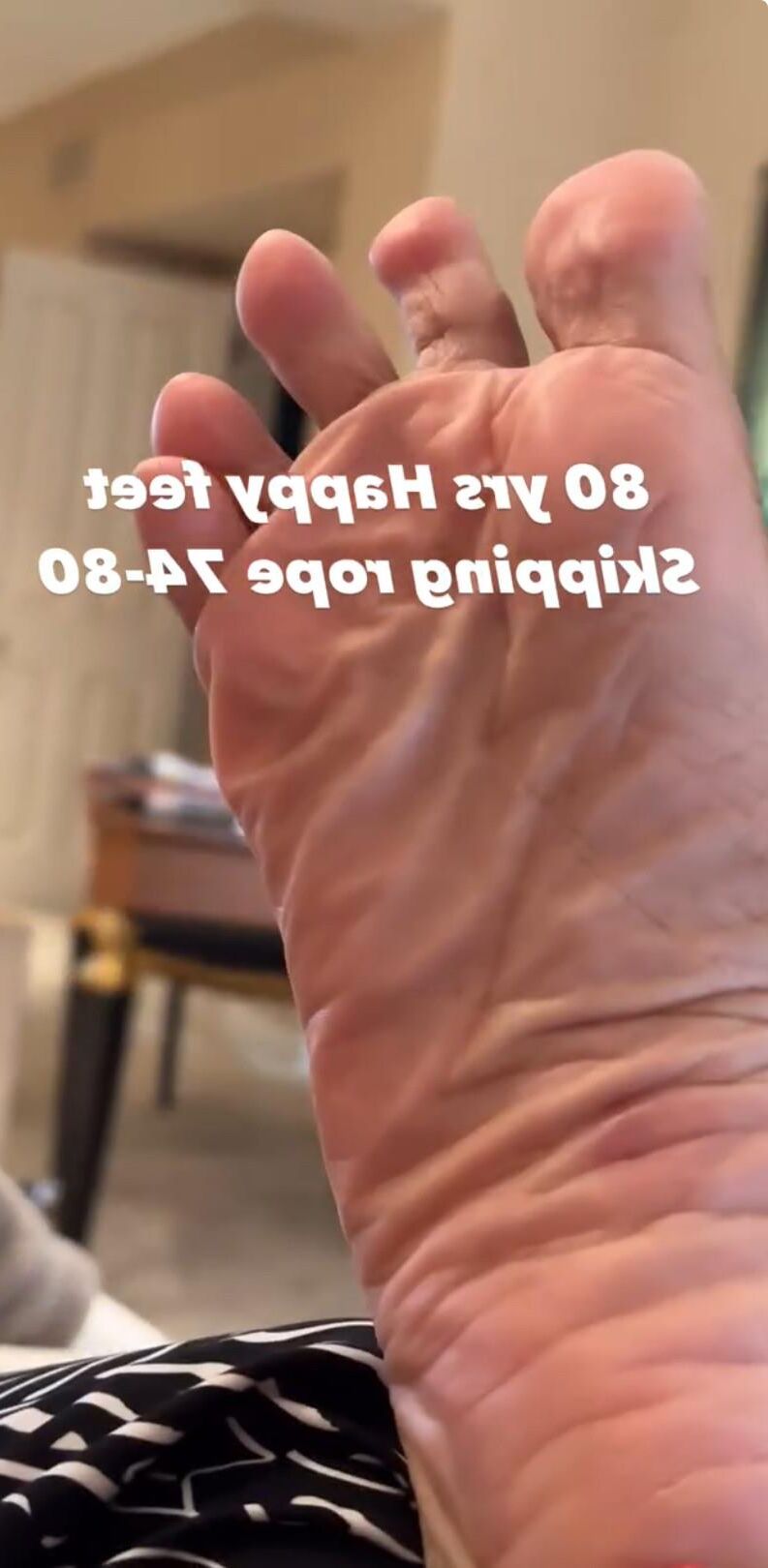 JAHRE ALTES FIT GILF und ihre hübschen Füße