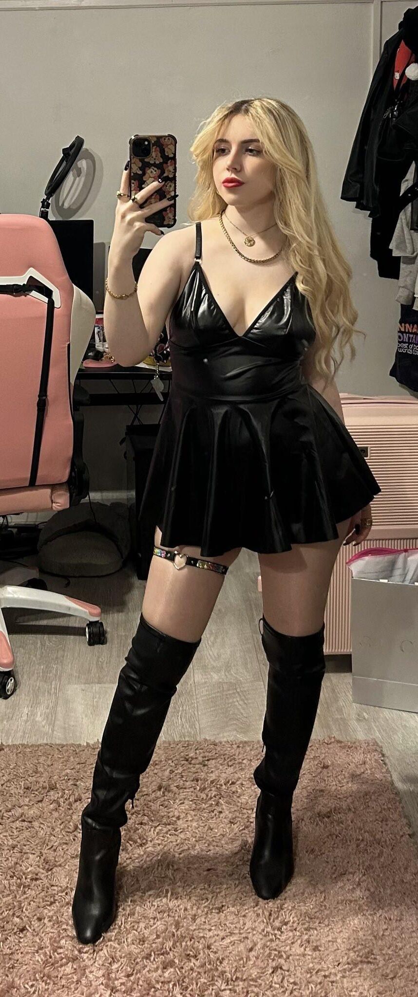 Slutty Tns in wet looks and leather outfits