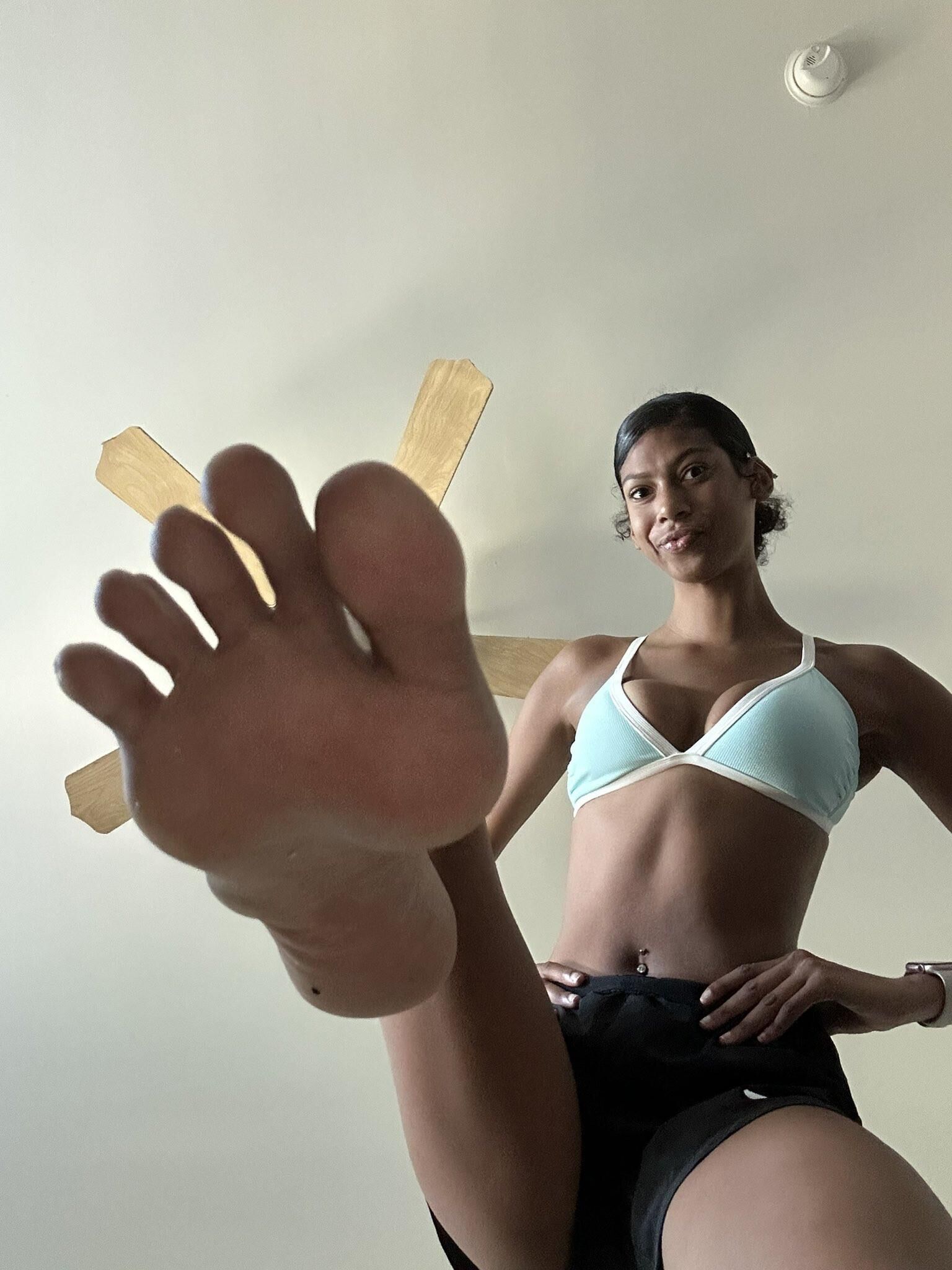 Kira Amazon Füße