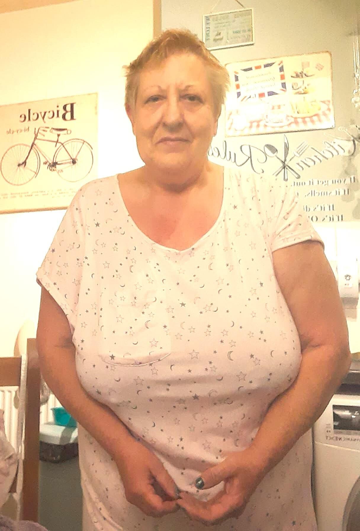 Fat Fagots esposa abuela Debbie