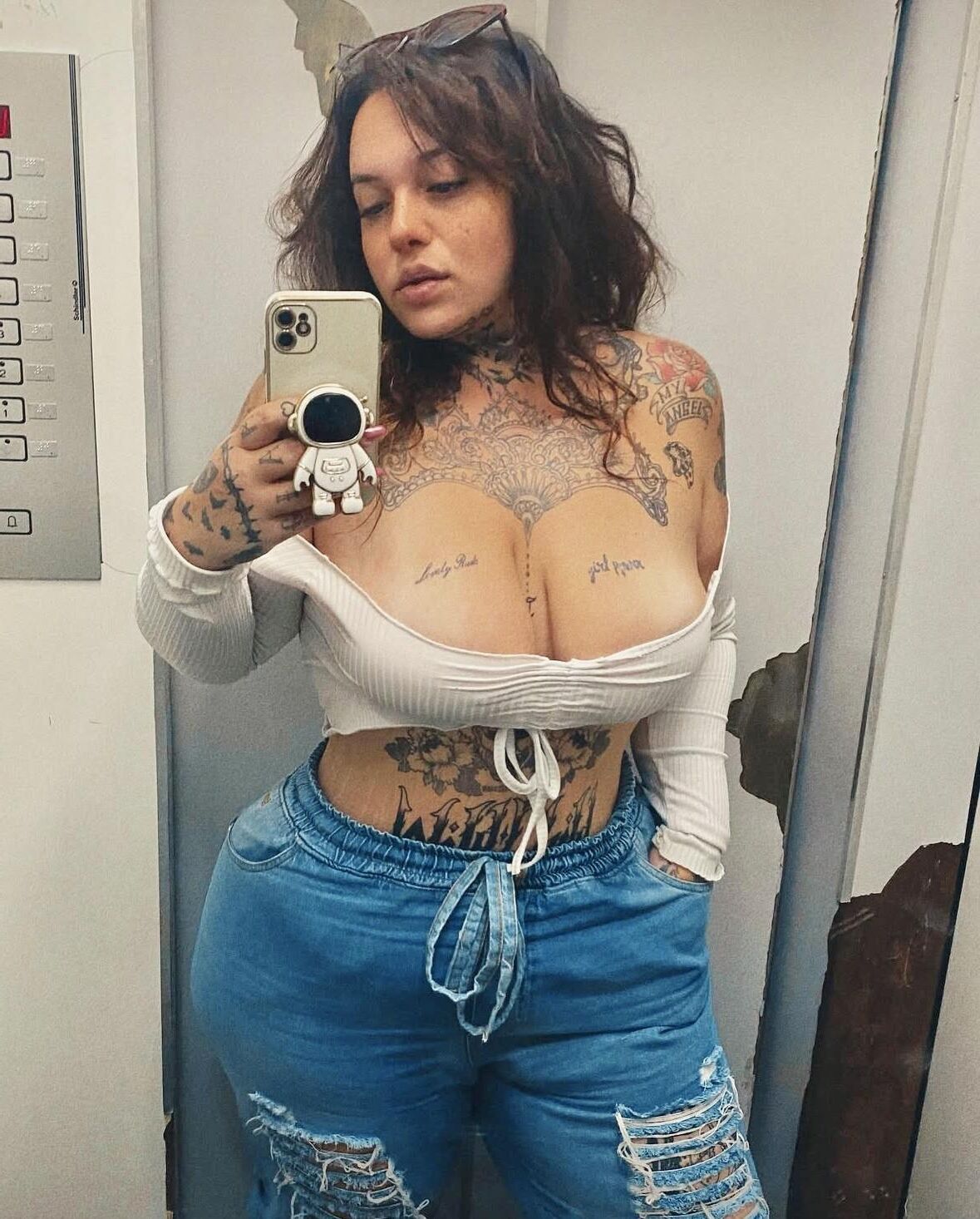 Lulu enorme culo tetas enormes belleza belleza bbw niña tiros mixtos
